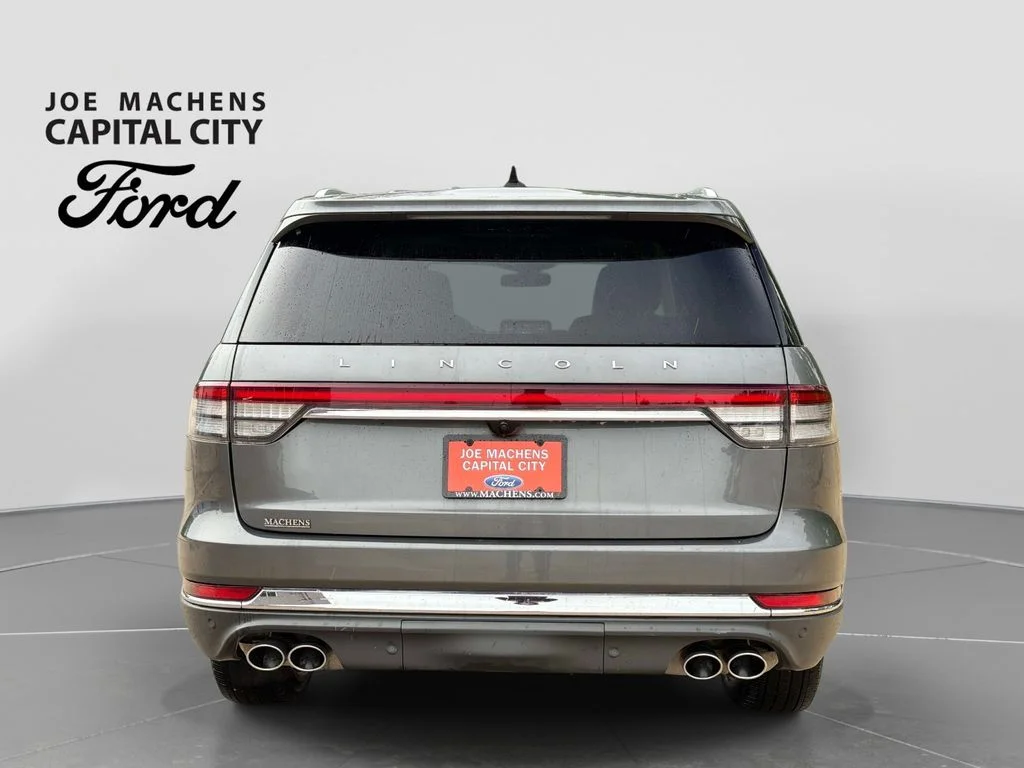Used 2023 Metallic Lincoln Standard image 6
