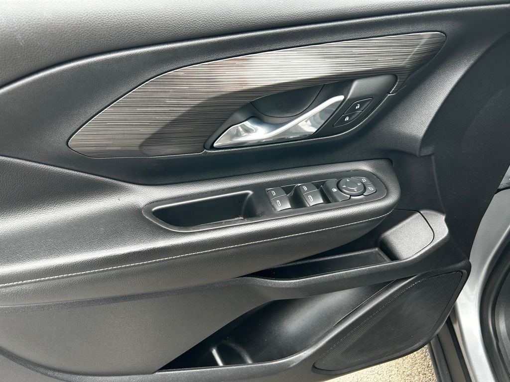Used 2023 Sterling Metallic GMC SLE image 10