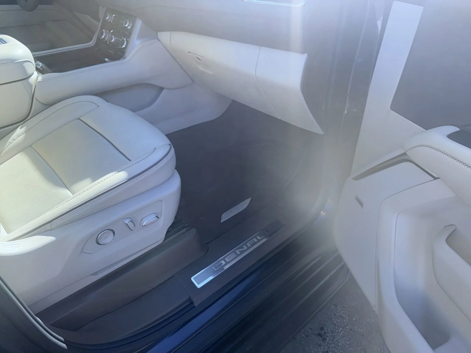 2024 GMC Yukon Denali - Photo 22