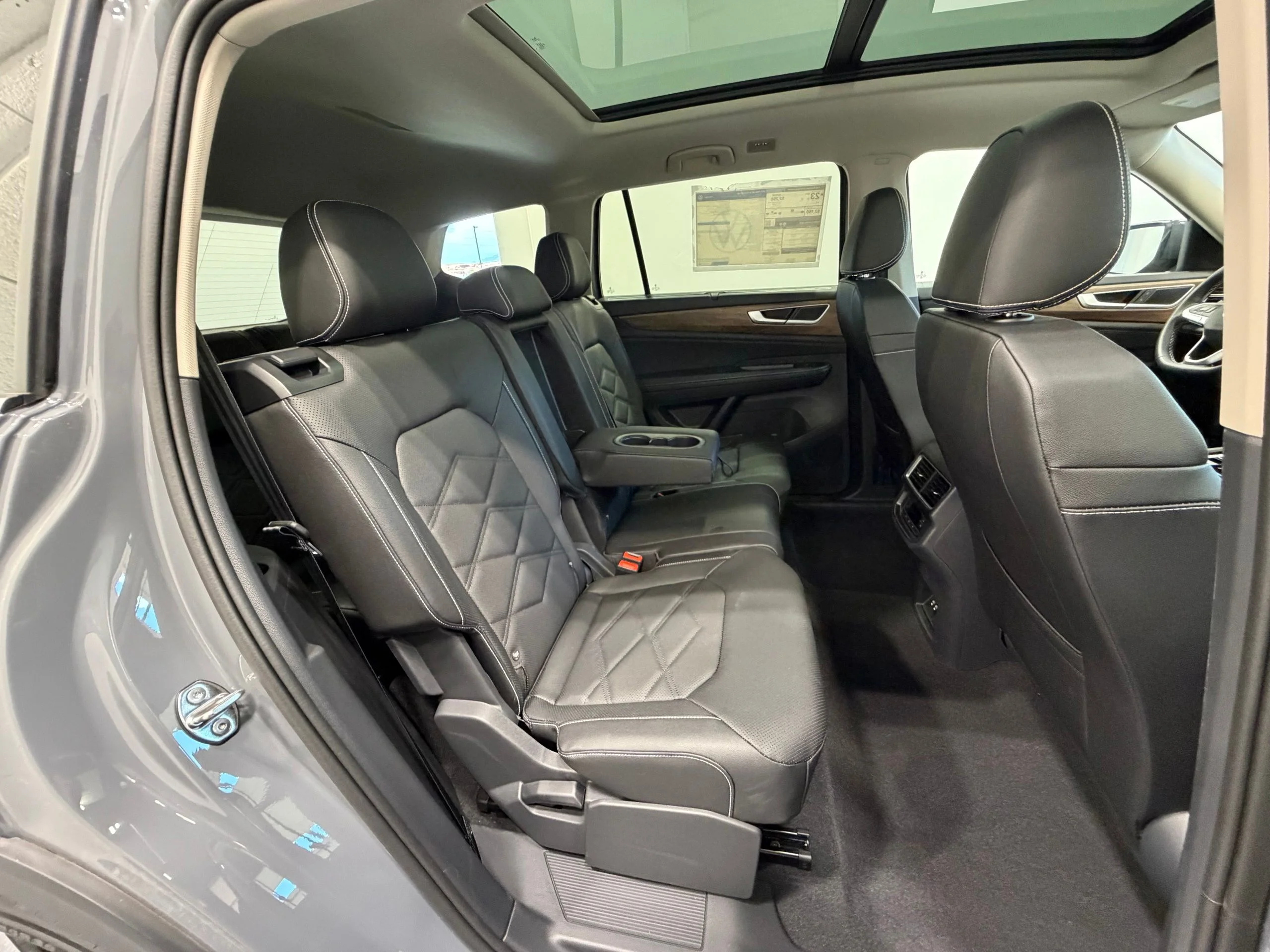 2026 Volkswagen Atlas SE w/Tech - Photo 30