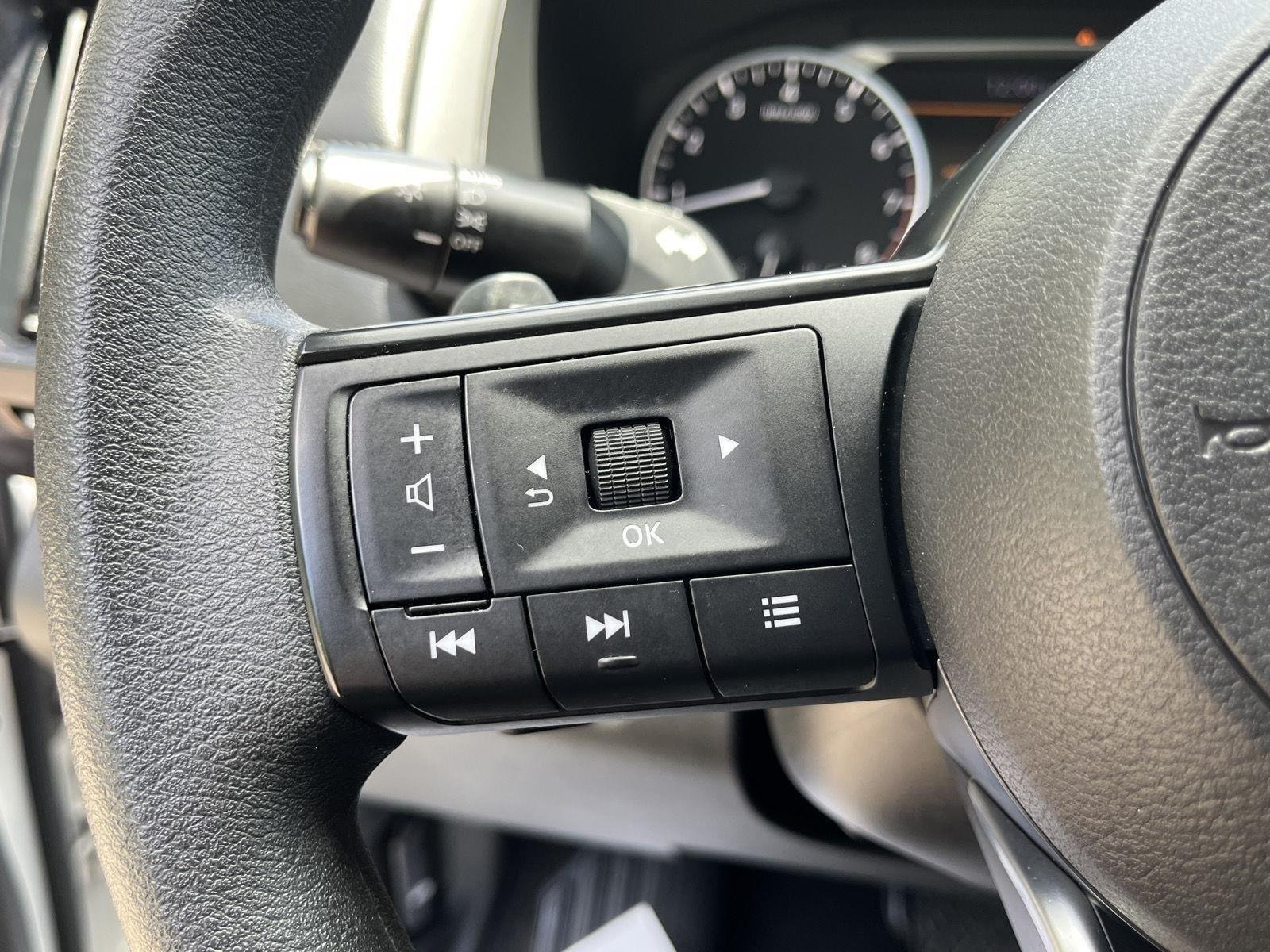 Used 2025 Glacier White Nissan S image 29