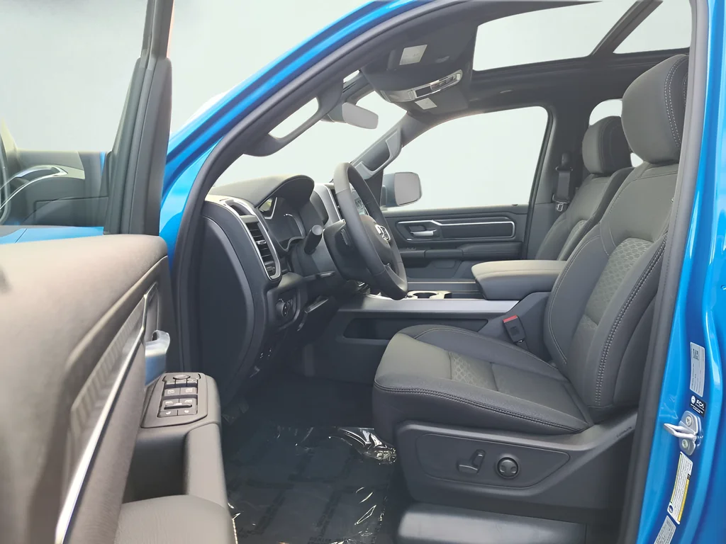 New 2026 Hydro Blue Pearl-Coat Exterior Paint RAM Big Horn/Lone Star image 10
