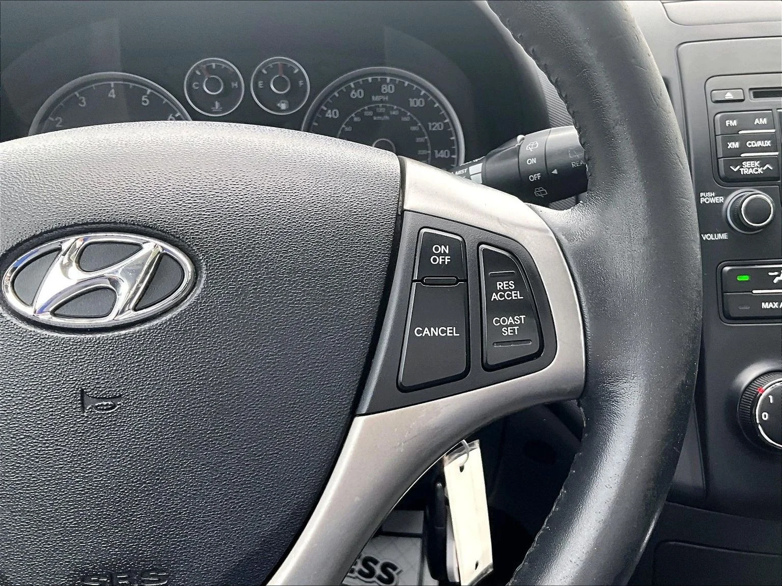 Used 2011 Silver Hyundai SE image 18