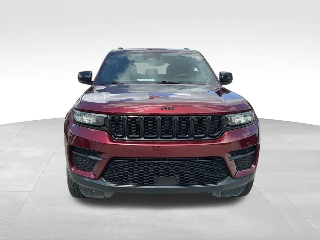 Used 2024 Red Jeep Altitude image 14