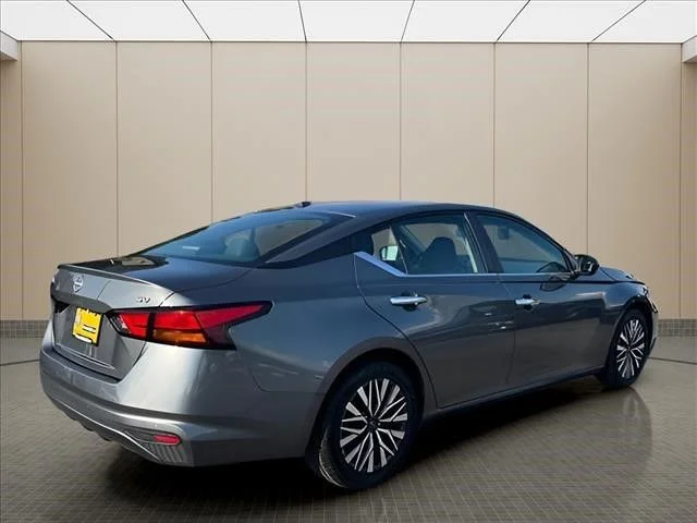 Used 2024 Gray Nissan 2.5 SV image 3