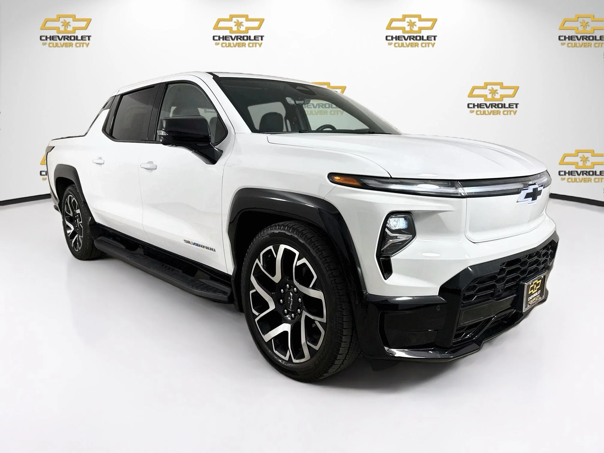 Used 2024 Summit White Chevrolet RST image 1