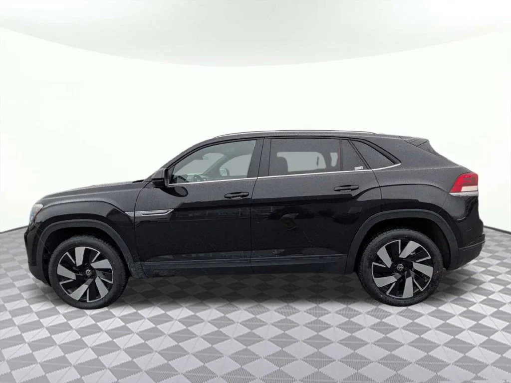 Certified Used 2025 Deep Black Pearl Effect Volkswagen 2.0T SE w/Technology image 4