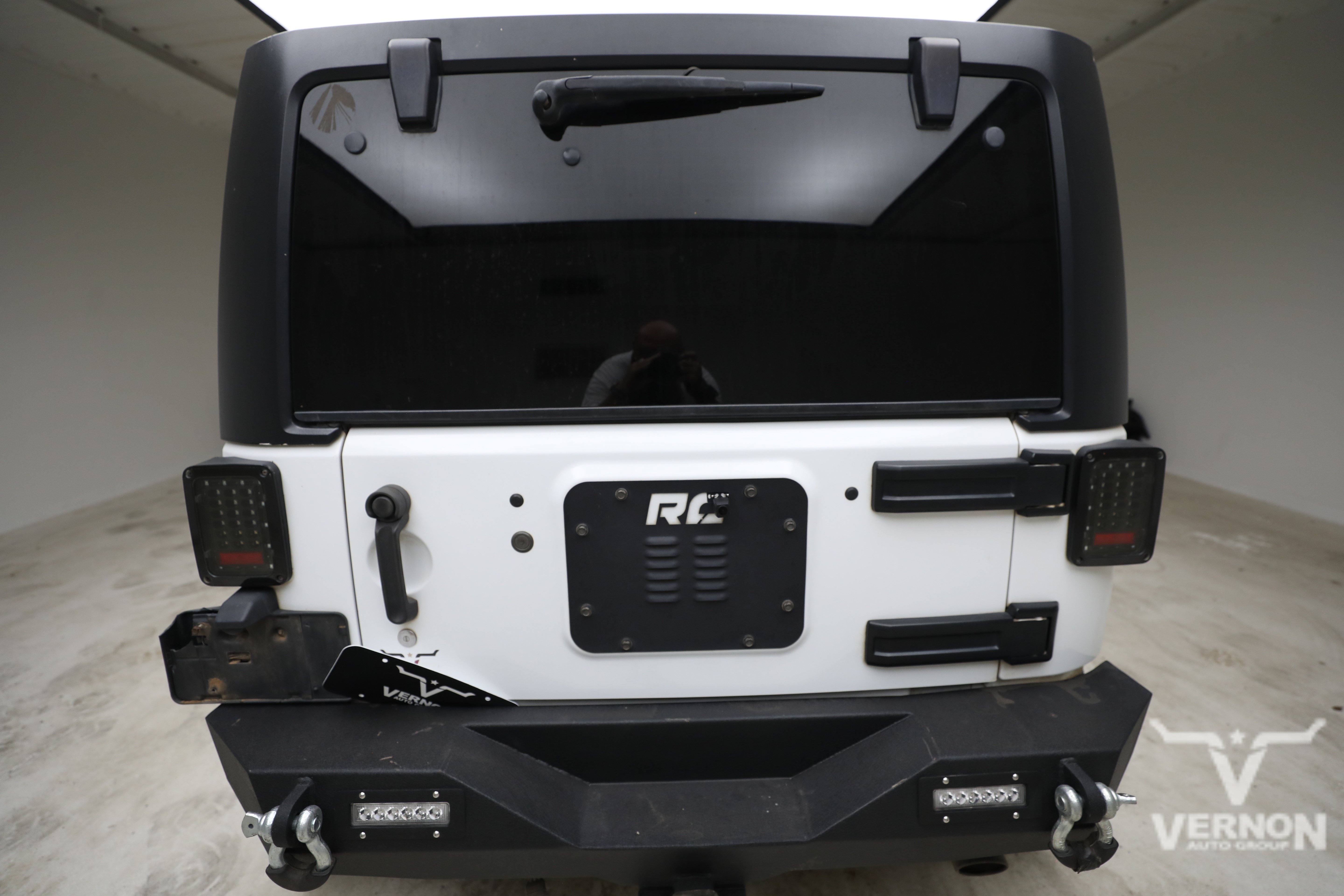 Used 2015 Bright White Clearcoat Jeep Y image 3