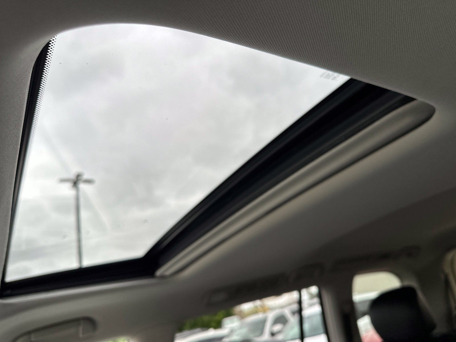 Used 2020 White Nissan Platinum image 86