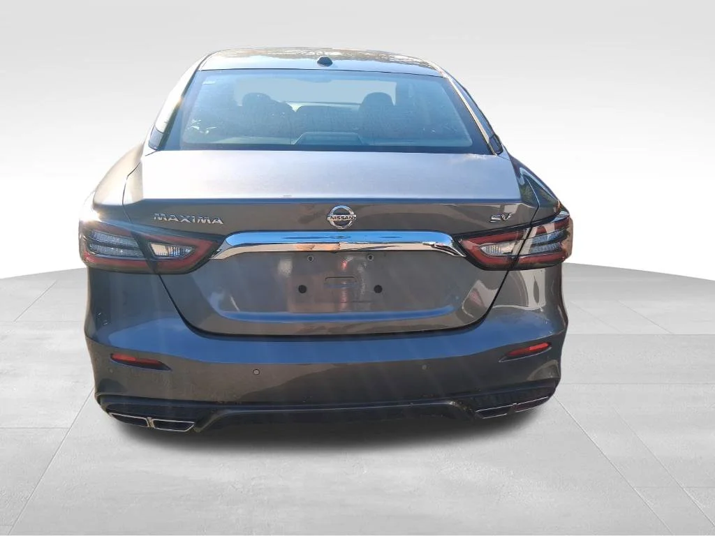 Used 2022 Gray Nissan SV image 5