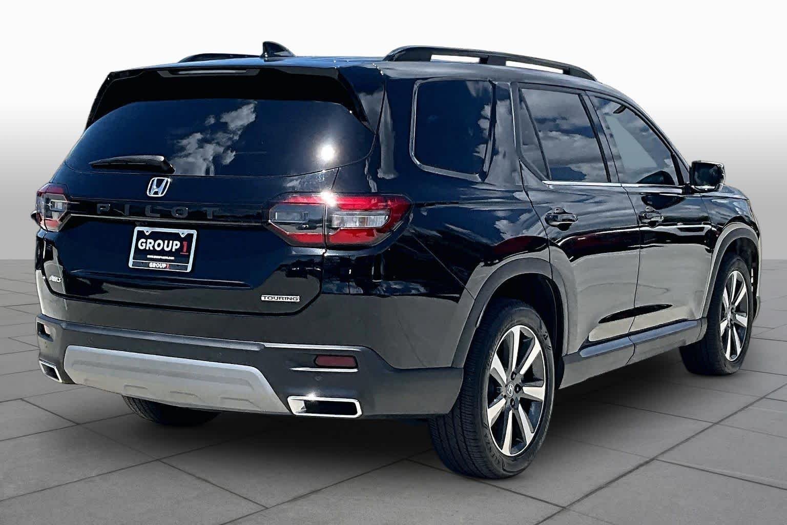 Used 2024 Crystal Black Pearl Honda Touring image 13