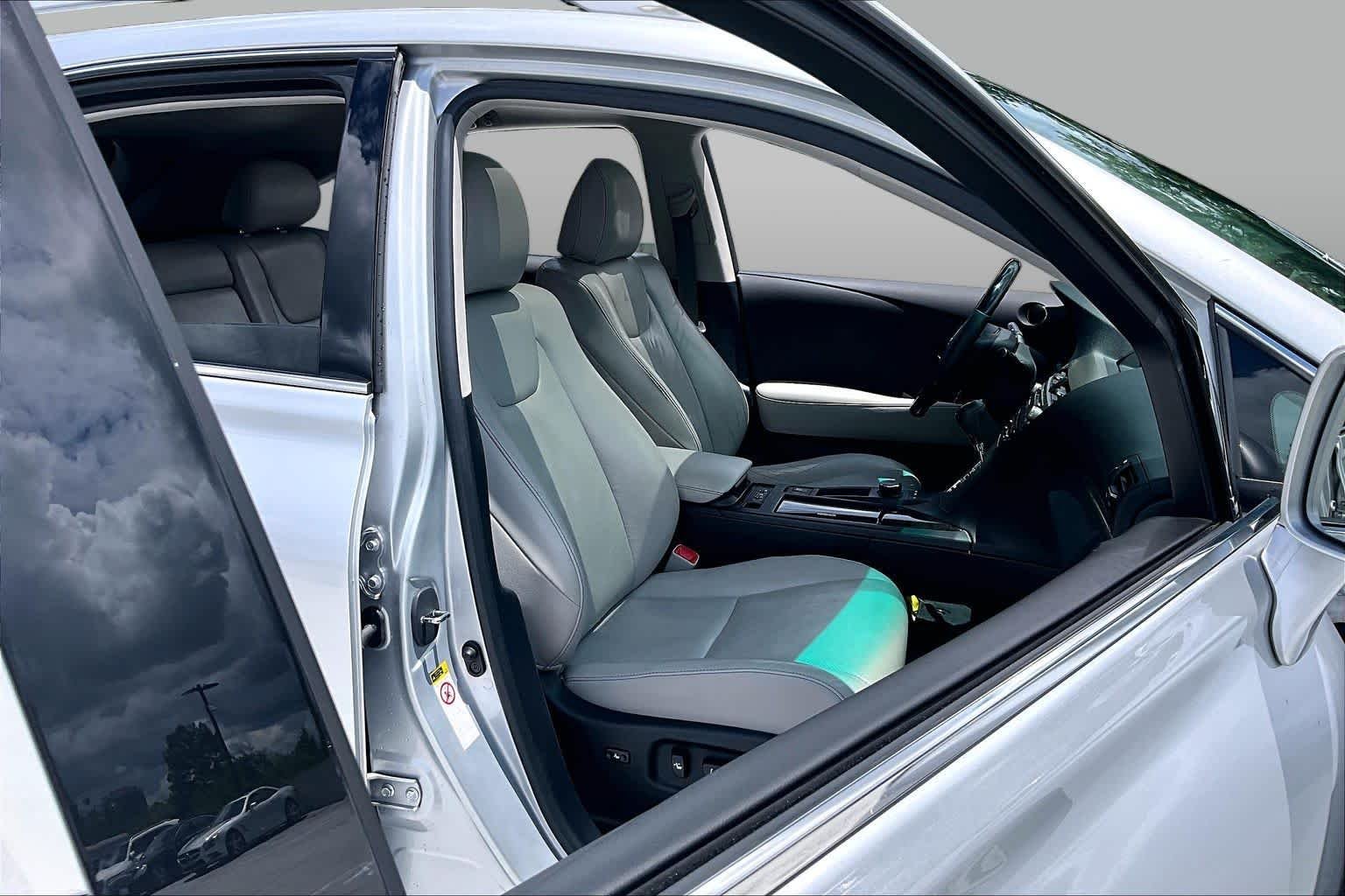 Used 2013 Silver Lining Metallic Lexus  image 9