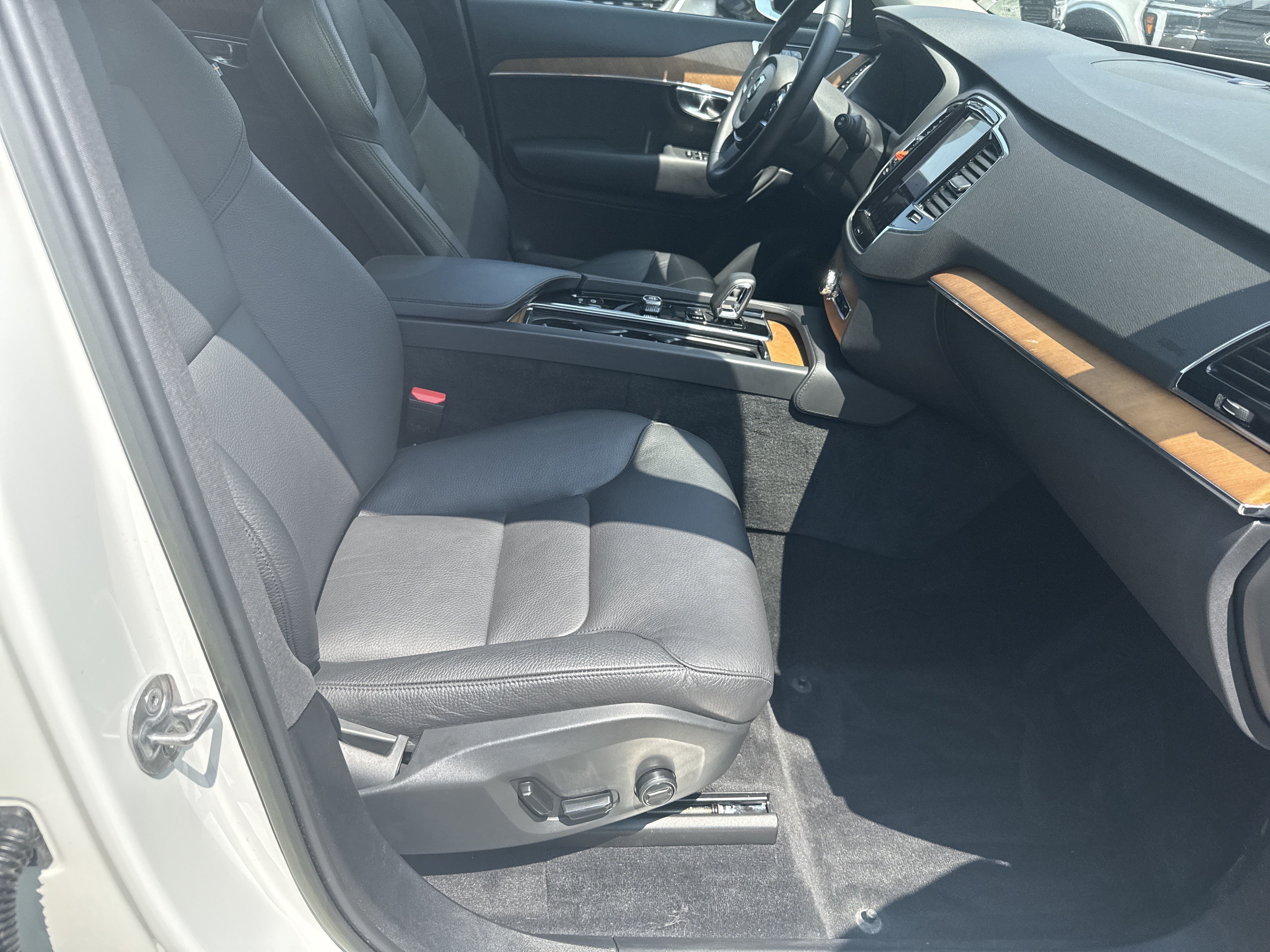 Used 2023 White Volvo Plus image 13