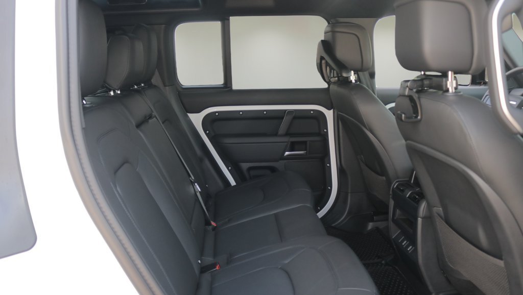 New 2026 Fuji White LAND ROVER X-Dynamic SE image 16