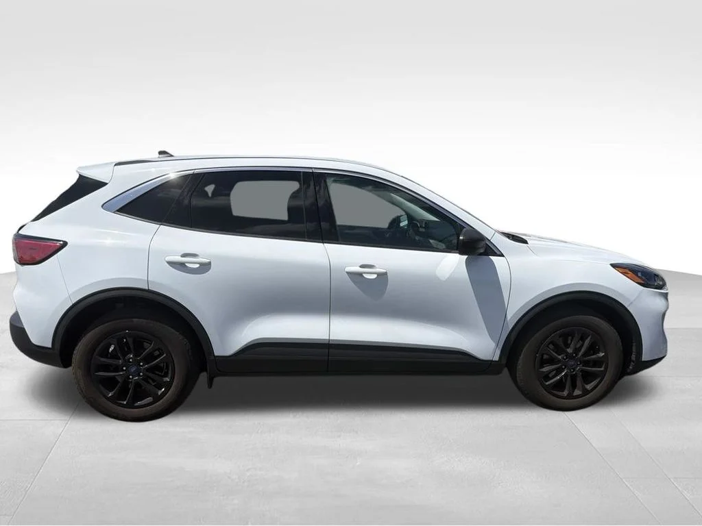 Used 2022 White Ford SE image 20