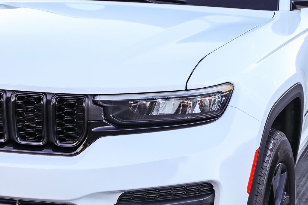 Used 2025 Bright White Clearcoat Jeep Altitude image 5