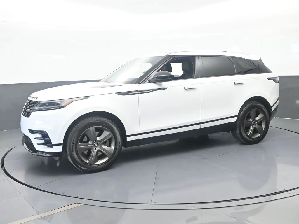 Used 2025 Gray Land Rover Dynamic SE image 2