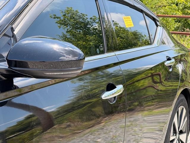 Used 2019 Black Nissan 2.5 SV image 7