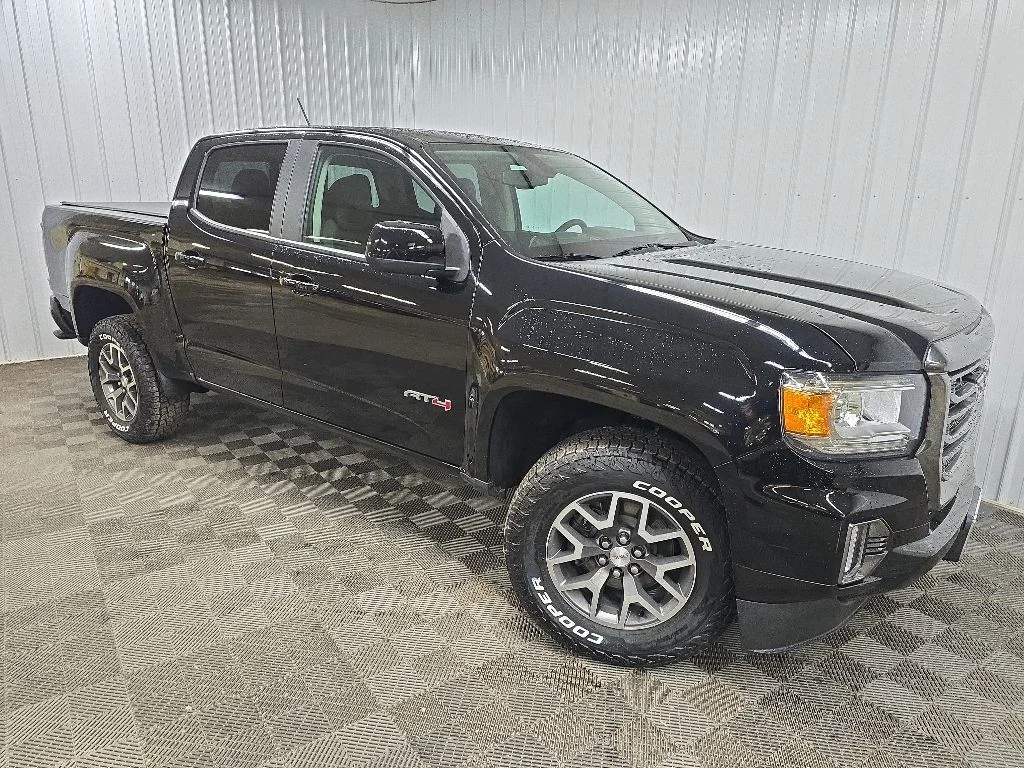 Used 2022 Black GMC AT4 w/Cloth image 7