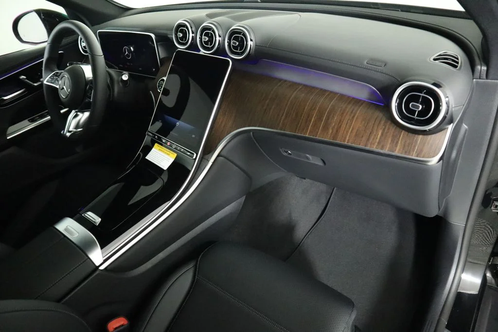 2025 Mercedes-Benz GLC Base - Photo 17
