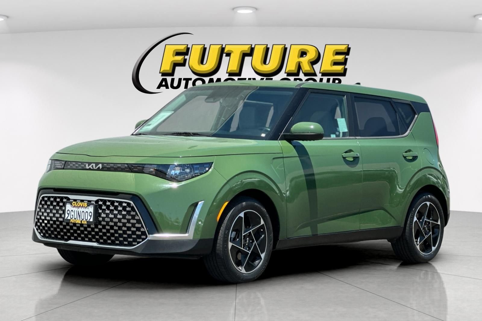 Used 2023 Green Kia EX image 8
