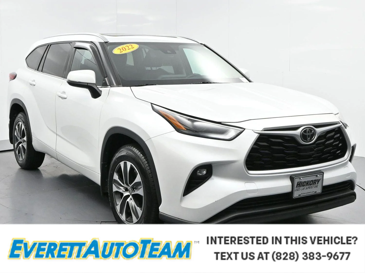 Used 2022 Wind Chill Pearl Toyota XLE image 1
