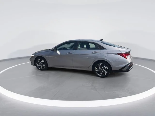 Used 2025 Silver Hyundai SEL Convenience image 6