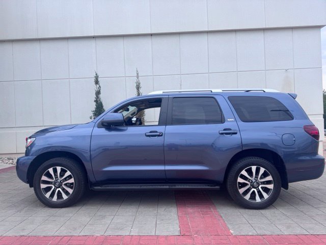 Used 2018 Blue Toyota SR5 image 1