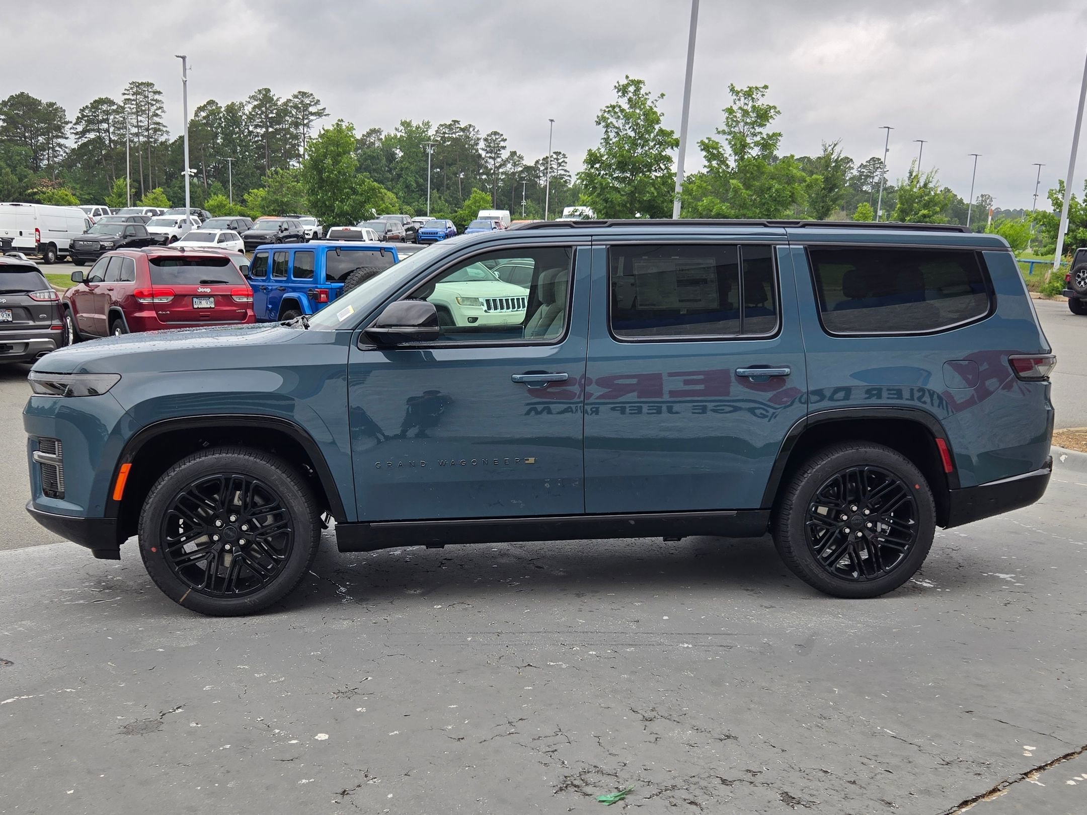 New 2026 Steel Blue Exterior Paint Jeep Limited Reserve image 4