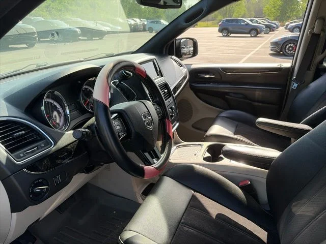 Used 2020 White Dodge SXT image 12