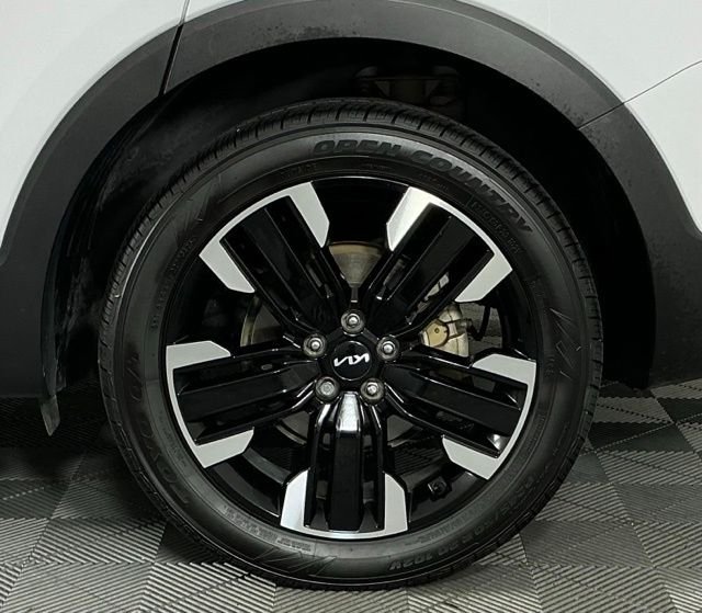 Used 2024 White Kia SX image 10