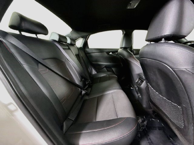 Used 2022 Snow White Pearl Kia GT image 23