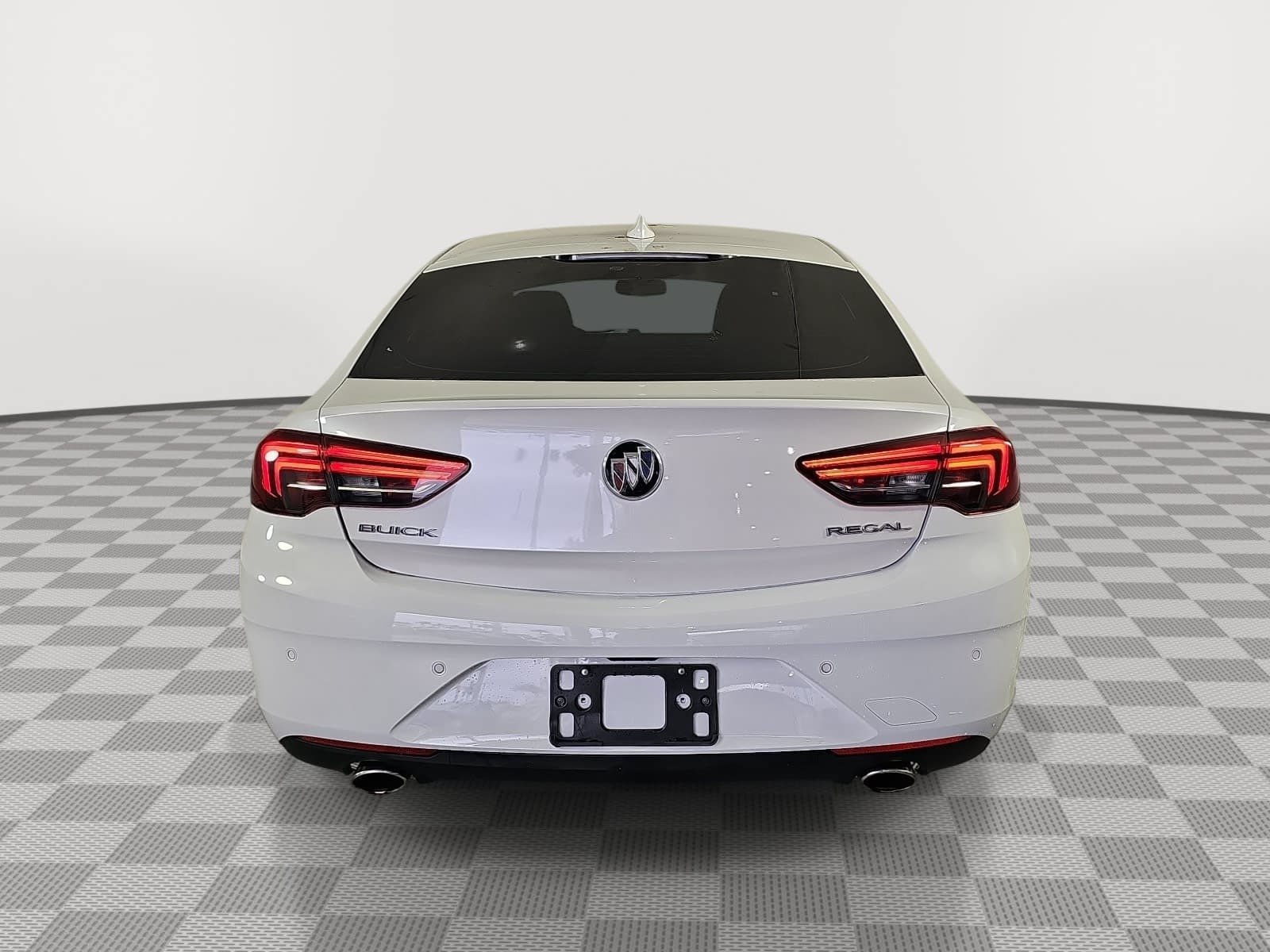 Used 2018 White Buick Essence image 7