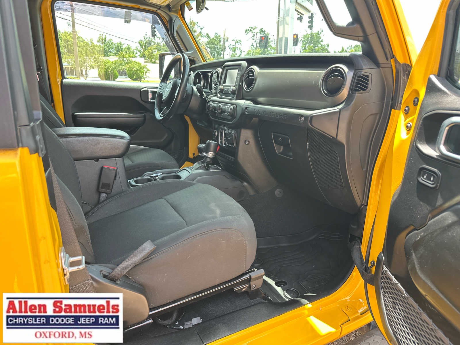 Used 2021 Hellayella Clearcoat Jeep Sport S image 29