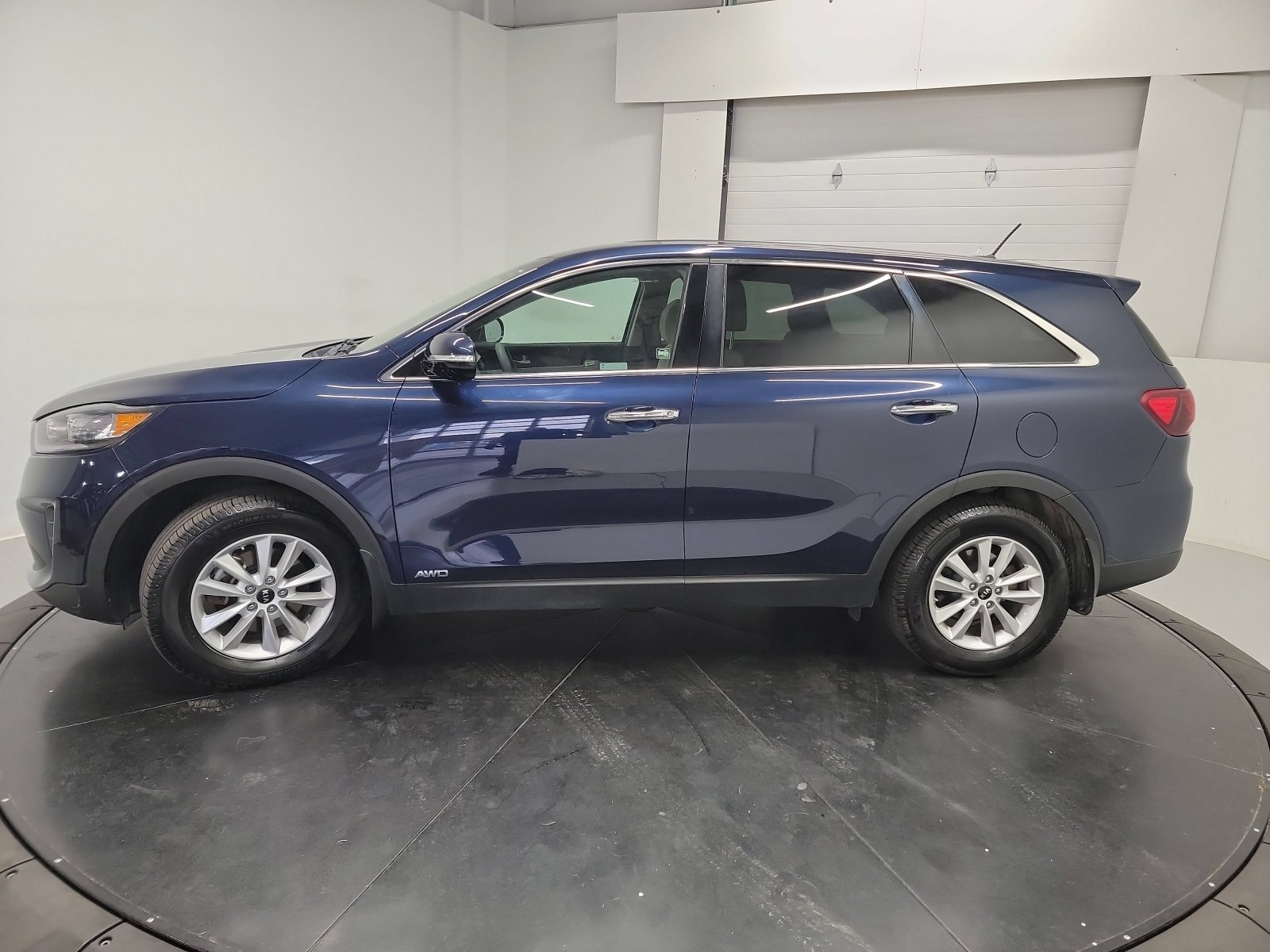 Used 2019 Blaze Blue Kia LX V6 image 4