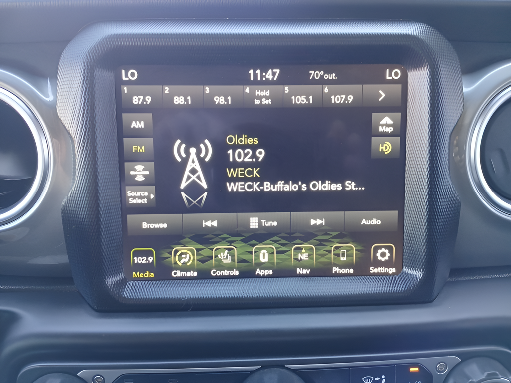 Used 2023 Green Jeep Sahara image 16