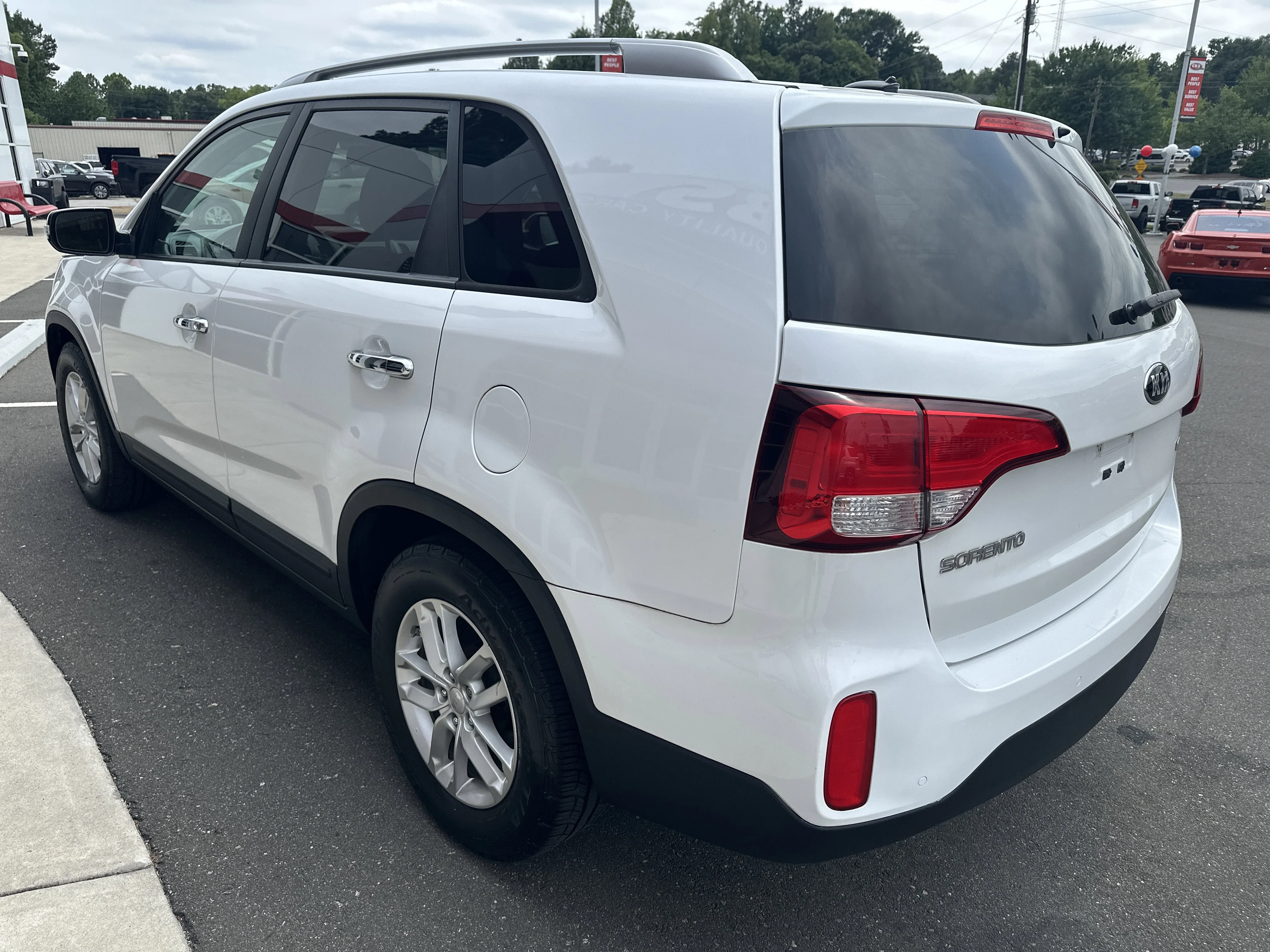 Used 2015 Snow White Pearl Kia LX image 6