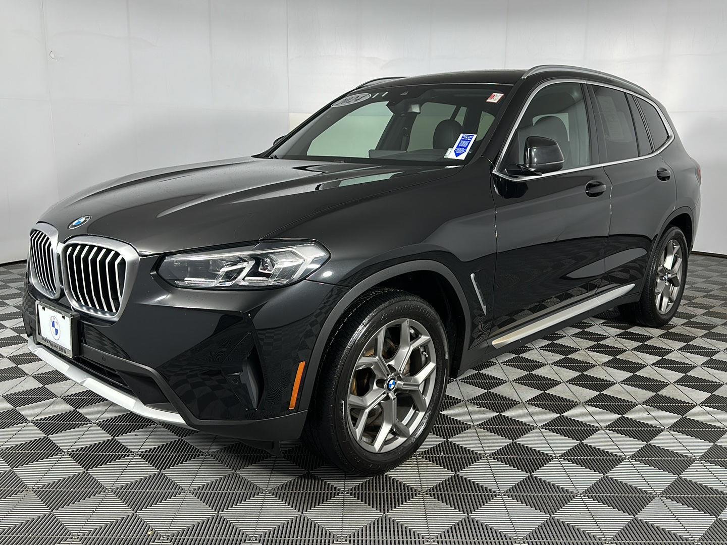 Used 2024 Black Sapphire Metallic BMW xDrive30i image 3