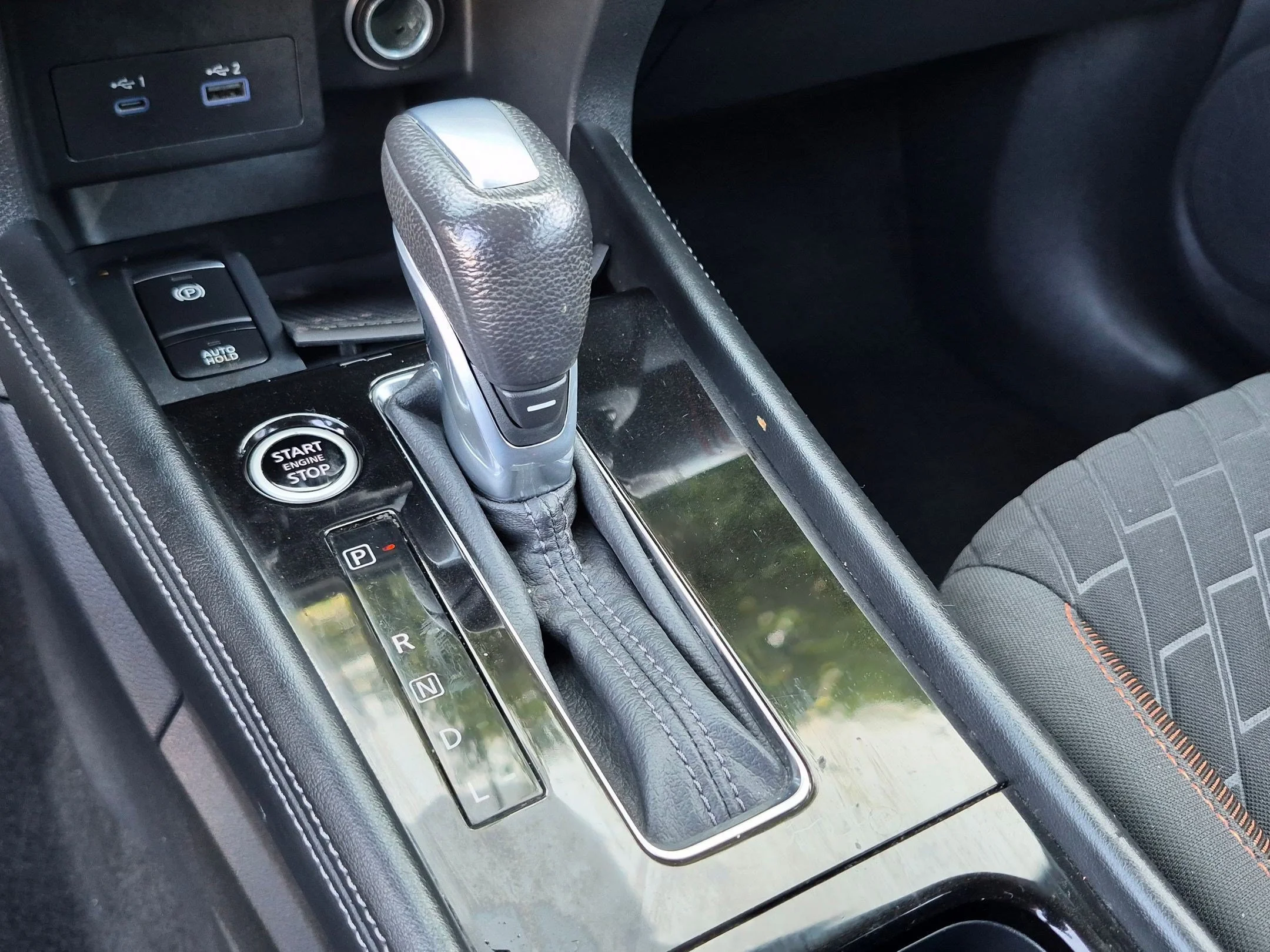 Used 2021 Super Black Nissan SR image 19