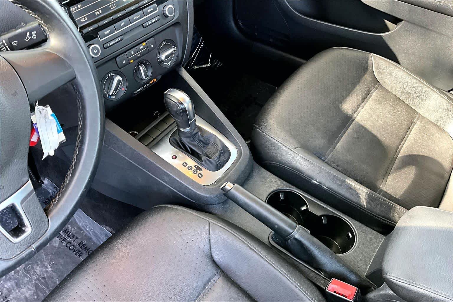 Used 2013 Platinum Gray Metallic Volkswagen SE image 17