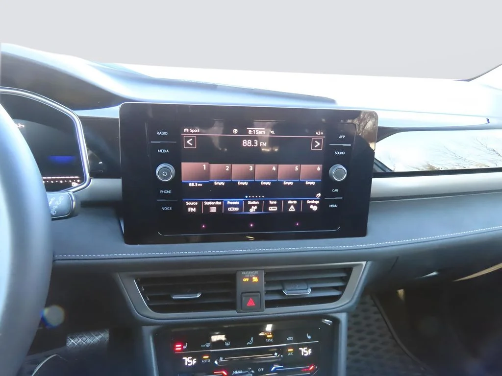 2025 Volkswagen Taos SE Black - Photo 23