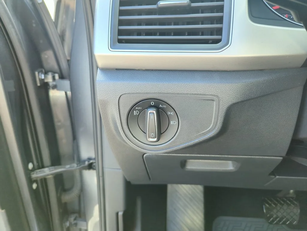 Used 2018  Volkswagen 3.6L V6 SE image 19