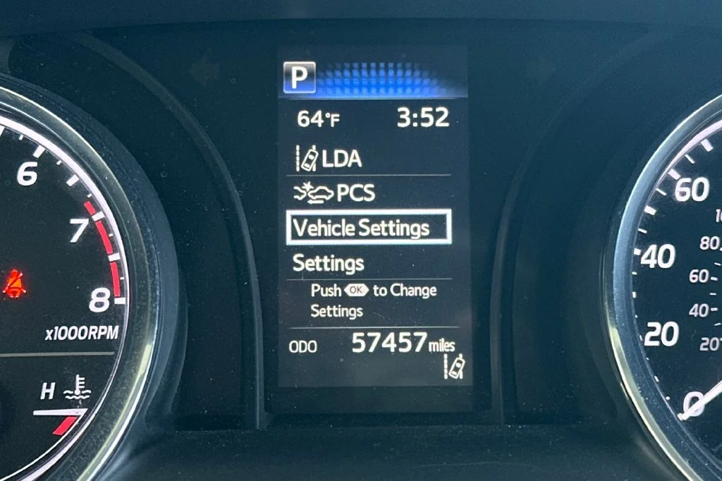 Used 2020 White Toyota LE image 23