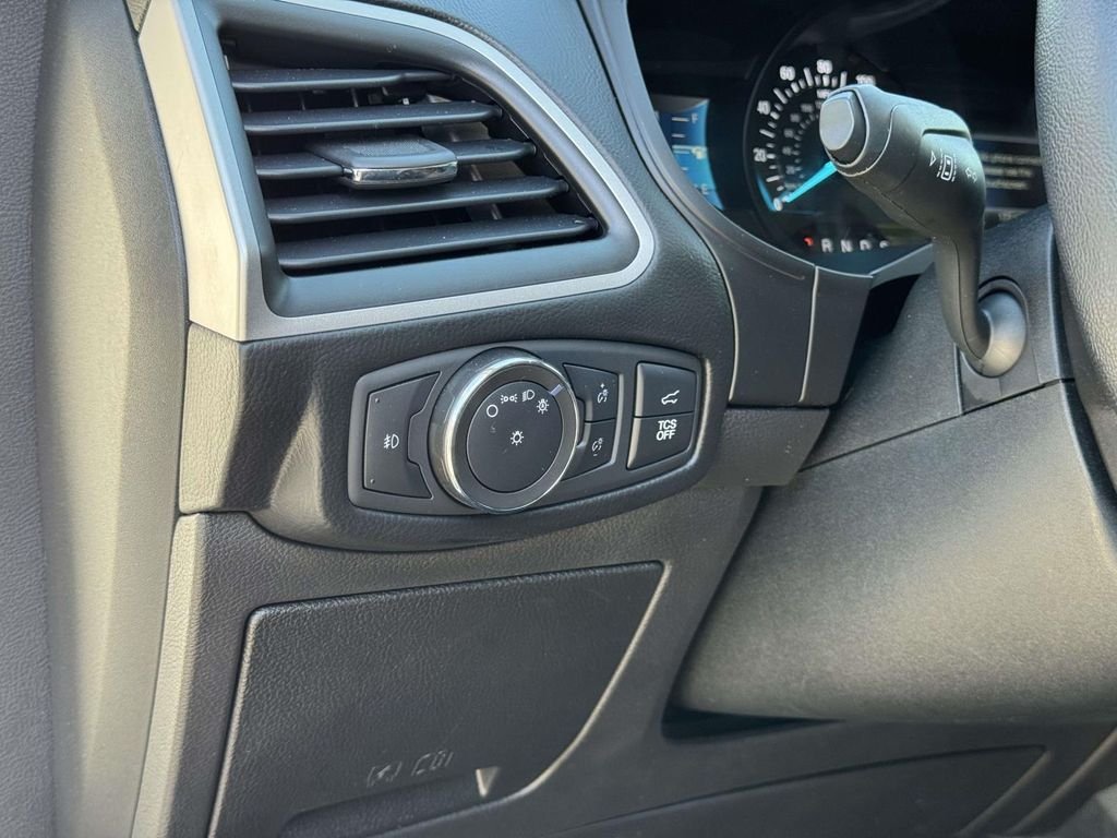 Used 2022 White Ford SEL image 10