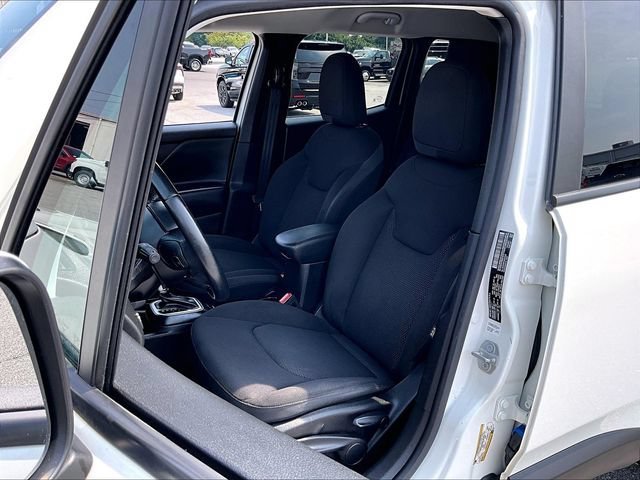 Used 2020 Alpine White Clea Jeep Altitude image 10