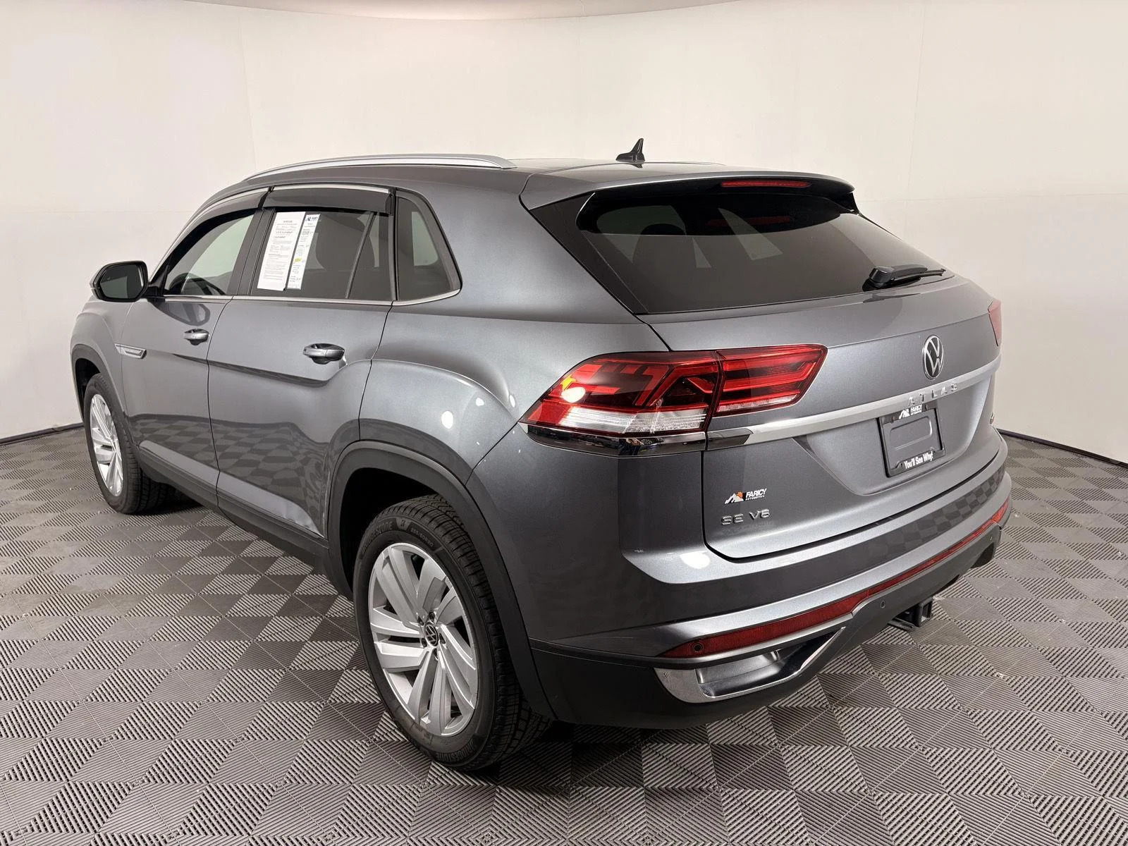 Used 2021 Platinum Gray Metallic Volkswagen 3.6L V6 SE w/Technology image 3
