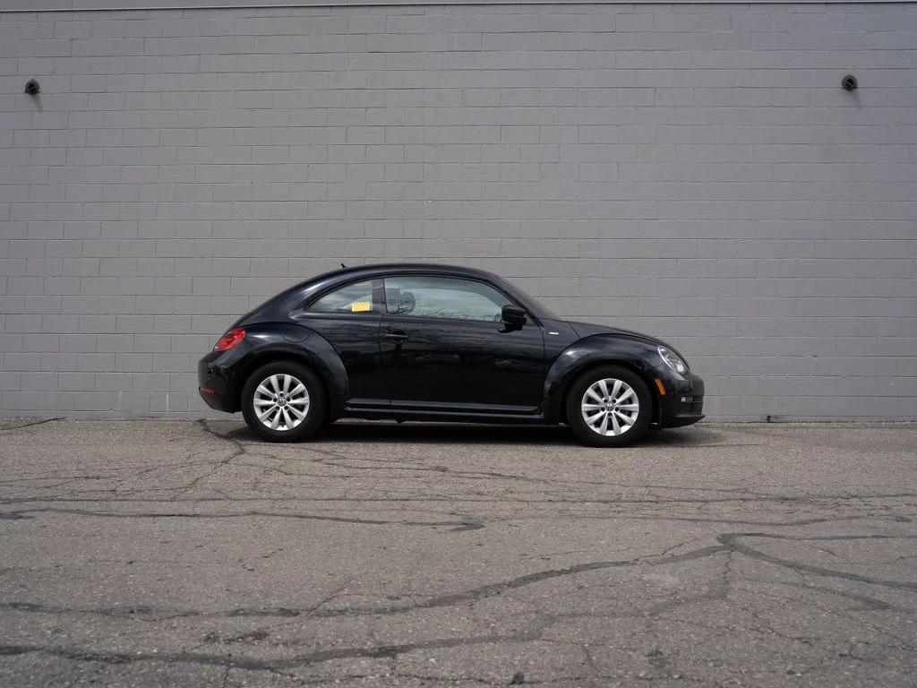 Used 2016 Black Volkswagen 1.8T image 8