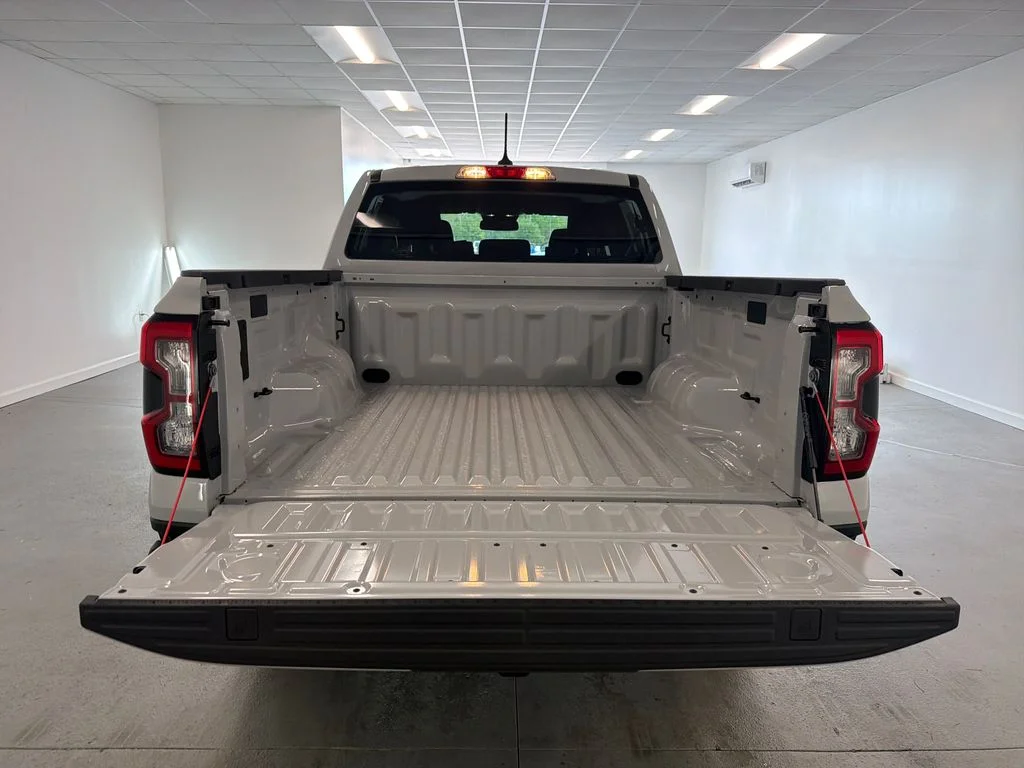 New 2026 Avalanche Ford XLT image 8