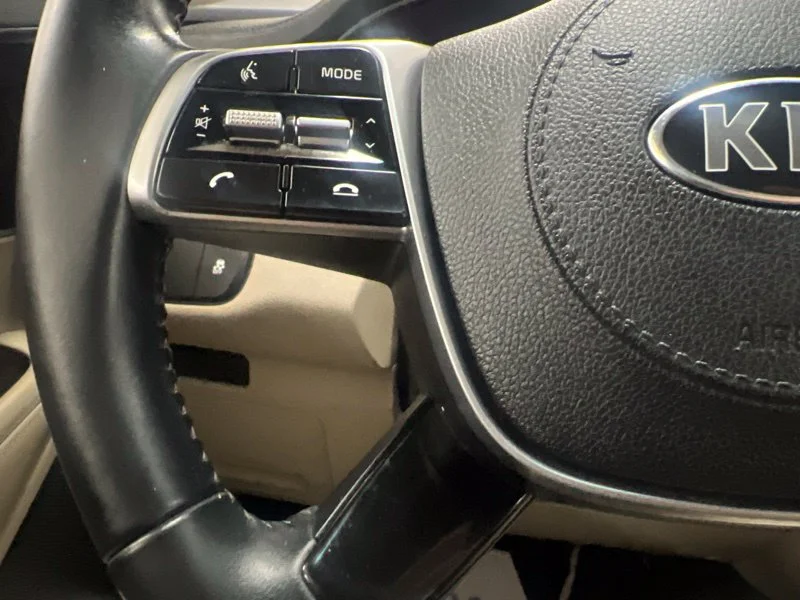 Used 2019 White Kia LX image 22