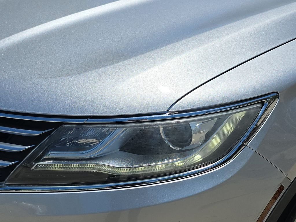 Used 2016 Silver Lincoln Select image 35